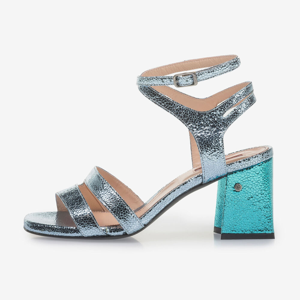 Lichtblauwe sandalette met metallicprint