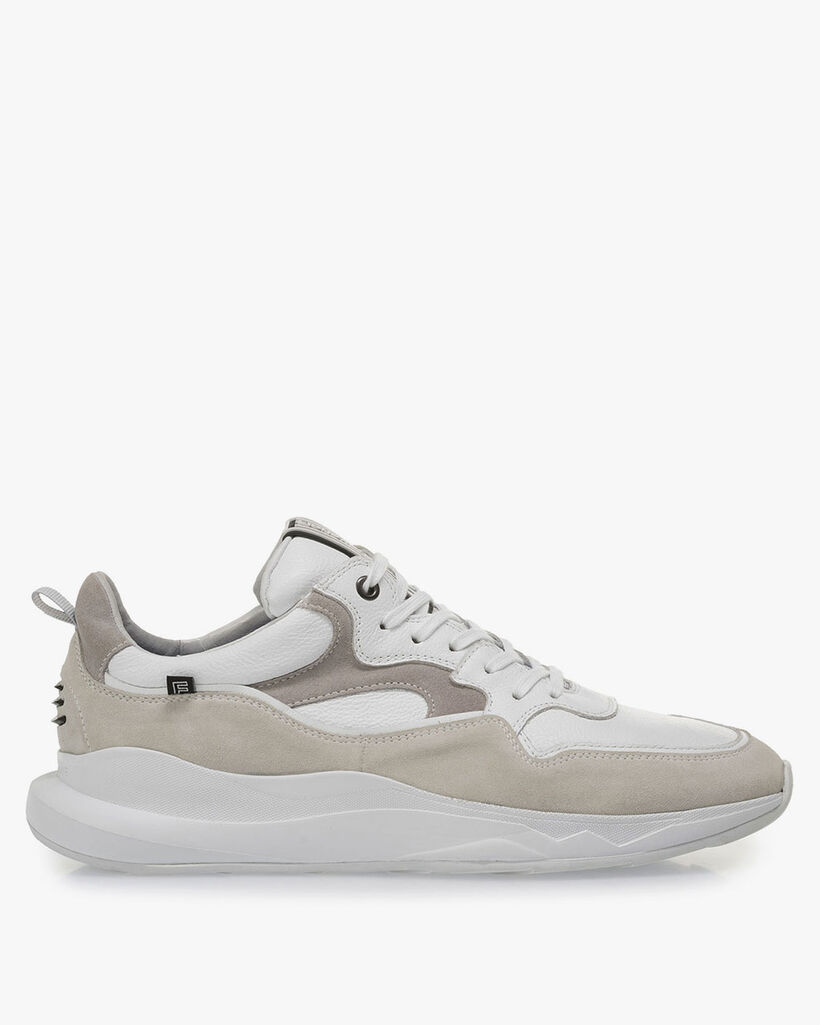 Witte sneaker su&egrave;de