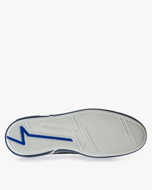 Donkerblauwe su&egrave;de veterboot