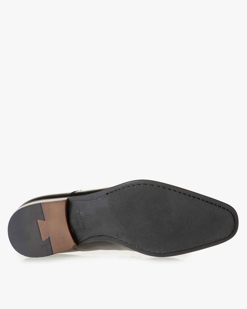 Black leather lace shoe