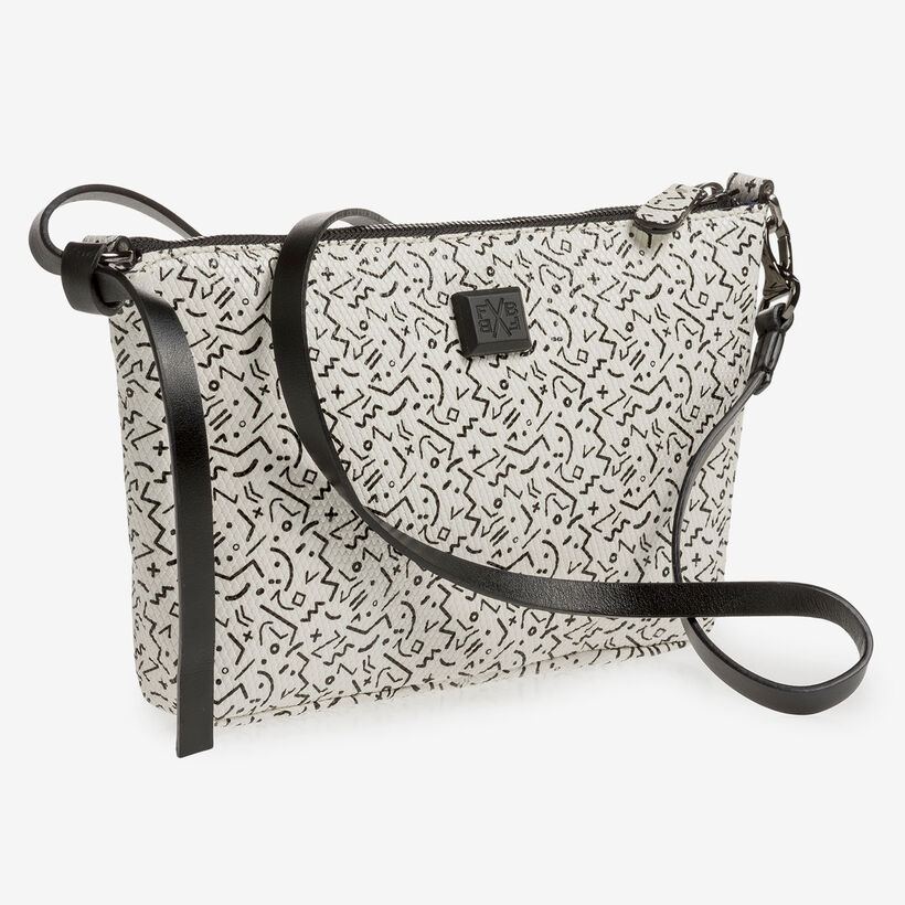 Witte leren tas met zwarte print