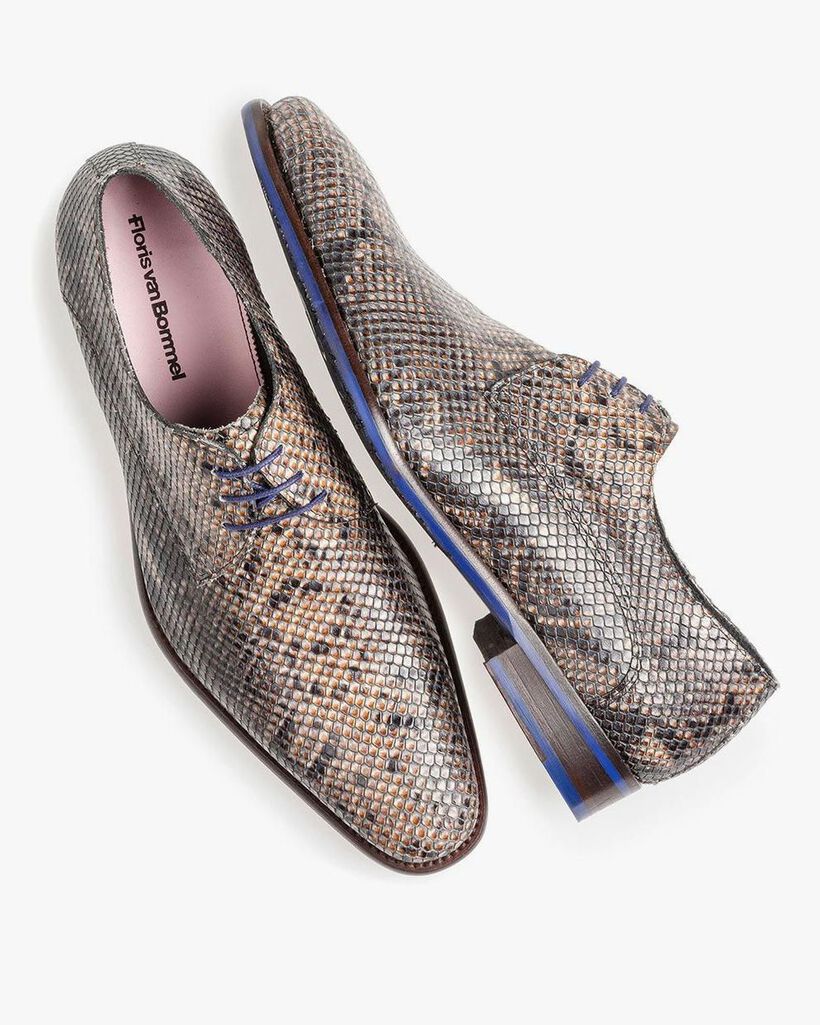 Grijs/bruine veterschoen met snakeprint
