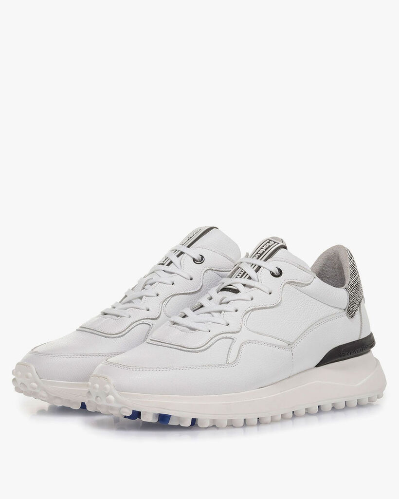 Witte kalfsleren sneaker met structuur