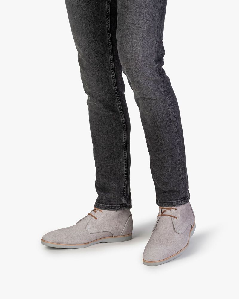 Boot su&egrave;de zand