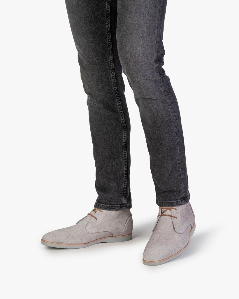 Boot su&egrave;de zand