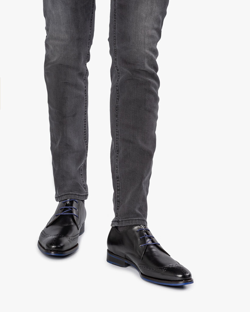 Black calf leather lace shoe