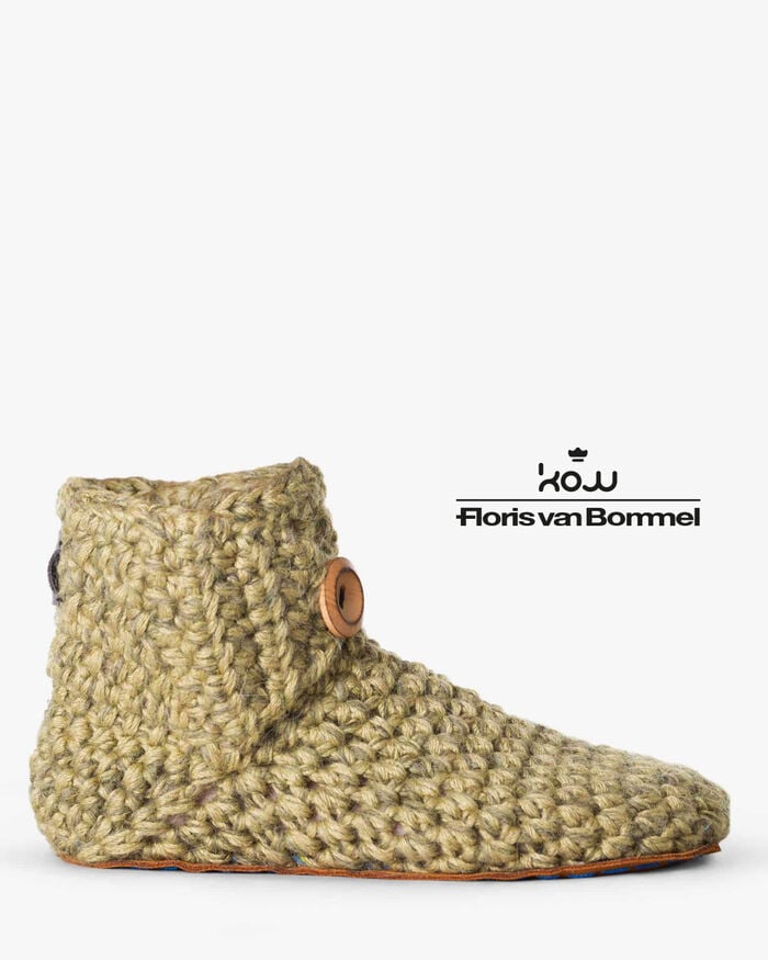 Kingdom of Wow home slippers green