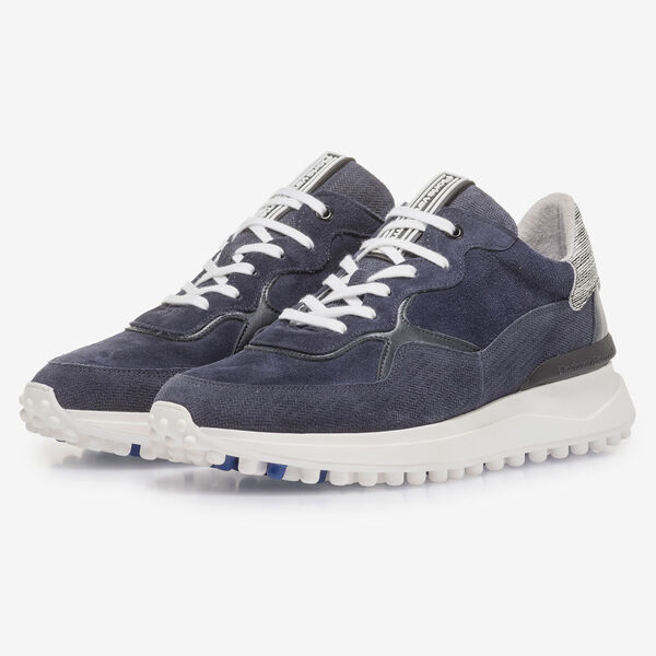 Blauwe su&egrave;de sneaker met print