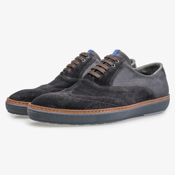 Calf’s suede leather lace shoe with brogue details