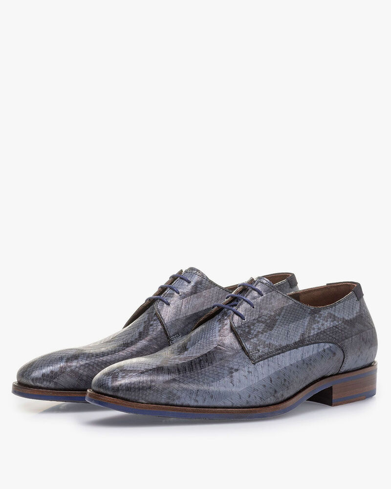 Blauwe veterschoen met snakeprint