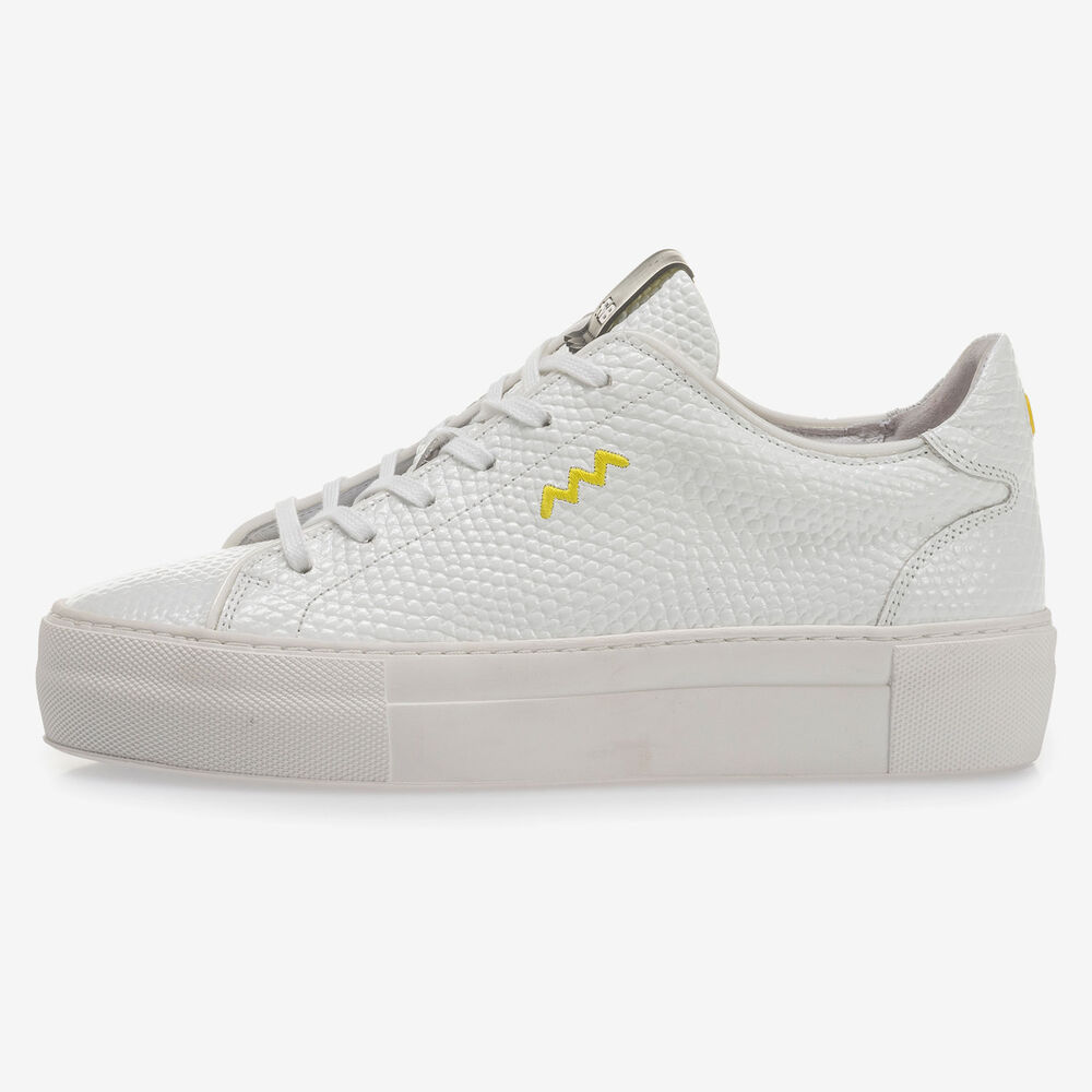 White leather sneaker with fine structure