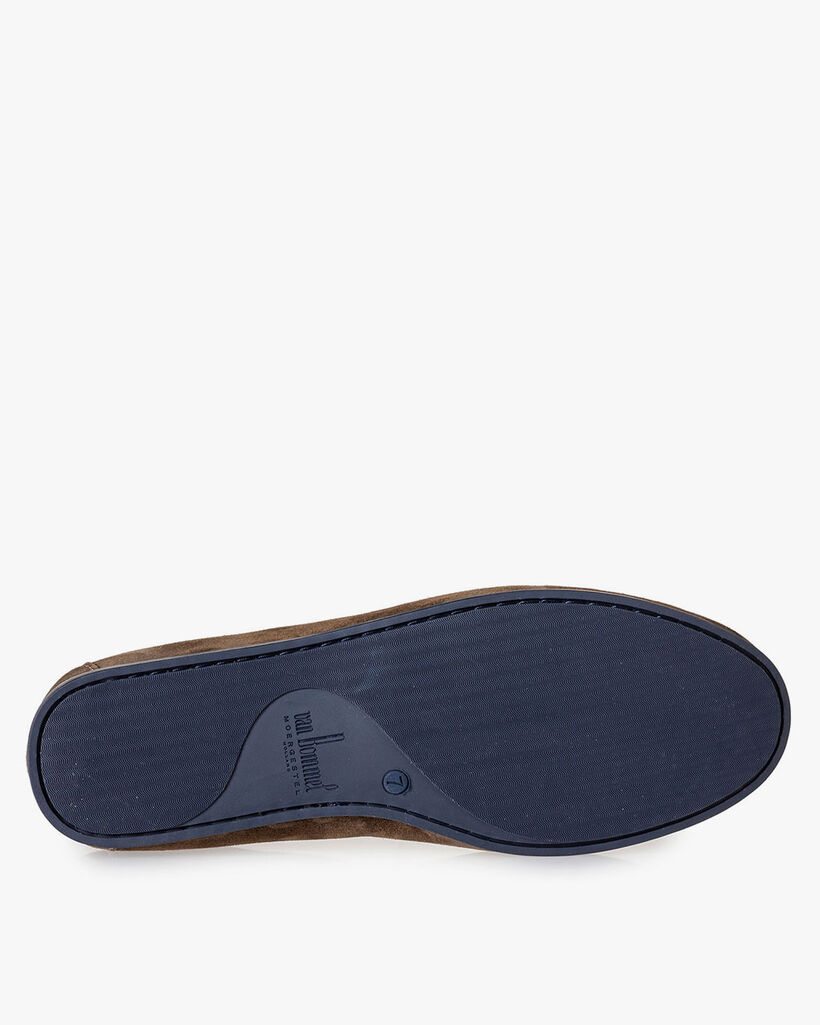 Su&egrave;de loafer taupekleurig
