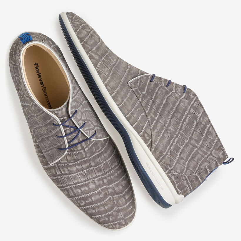 Donkergrijze veterboot met crocoprint