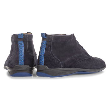 Donkerblauwe su&egrave;de veterboot