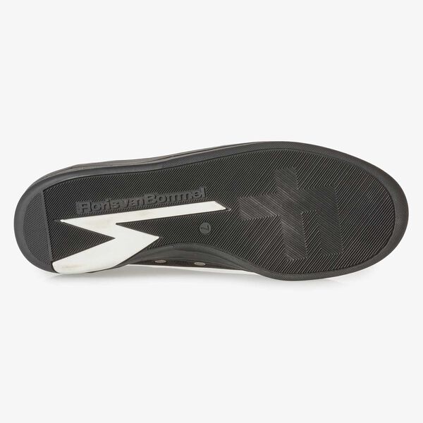 Zwarte nubuckleren sneaker met print