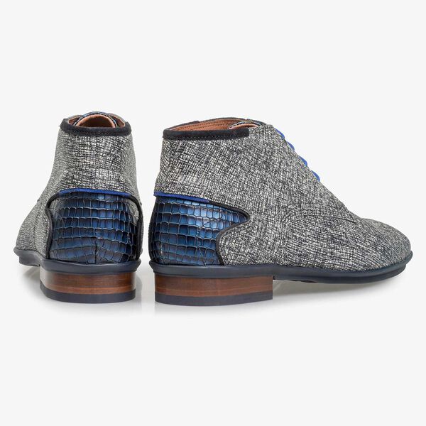 Grey leather lace shoe with print