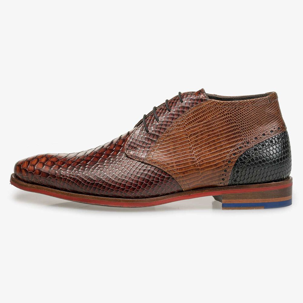 Halfhoge cognac veterschoen met snakeprint