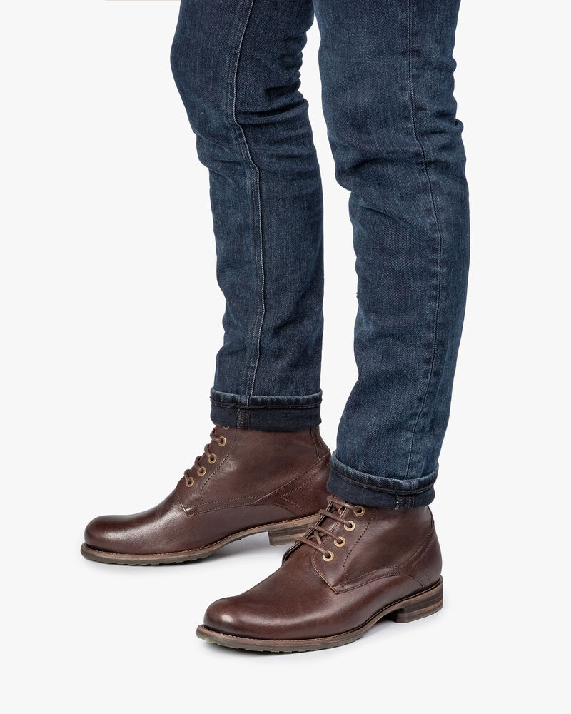 Wolgevoerde veterboot bruin