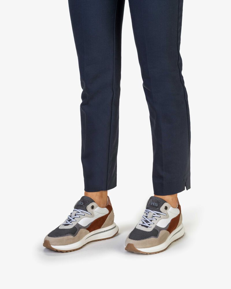 Sneaker su&egrave;de beige