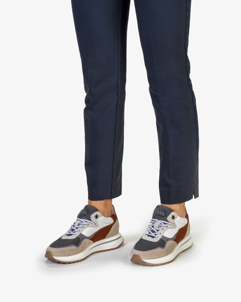 Sneaker su&egrave;de beige