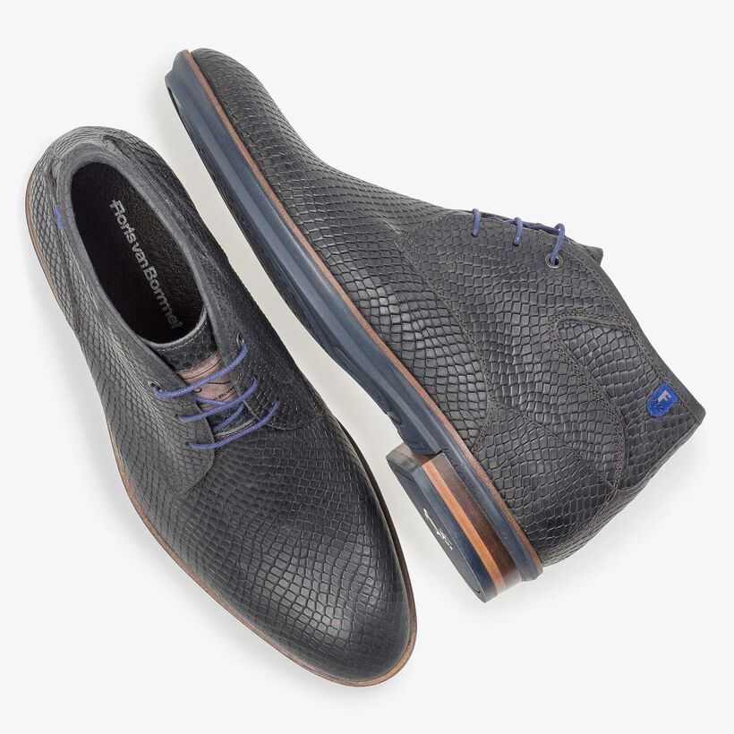 Zwarte leren veterschoen met snakeprint