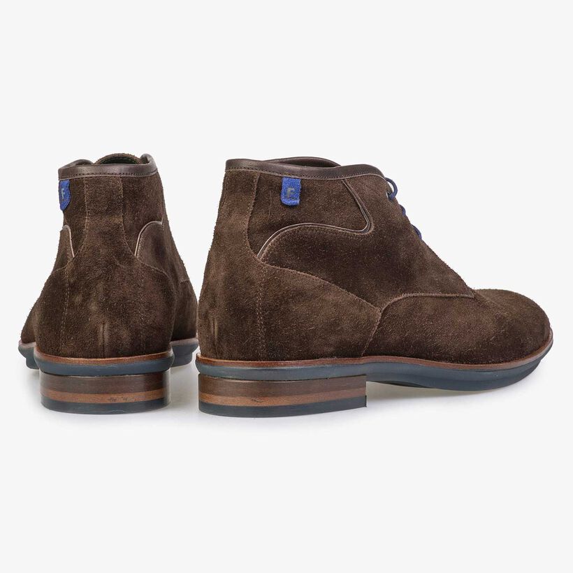 Bruine su&egrave;de veterboot met rubberen zool