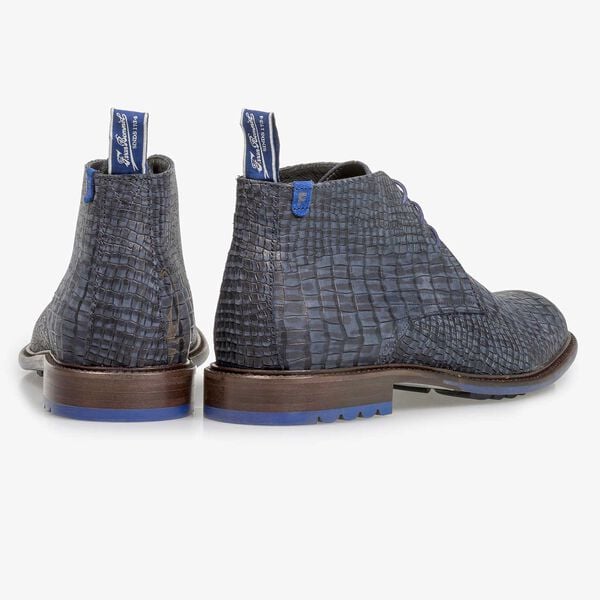 Donkerblauwe nubuckleren veterschoen met crocoprint