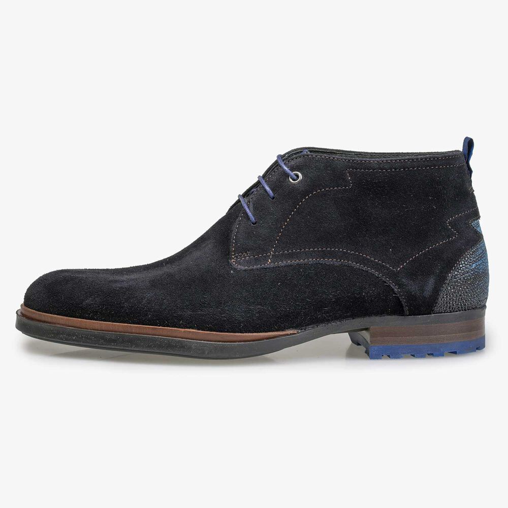 Donkerblauwe su&egrave;de veterboot