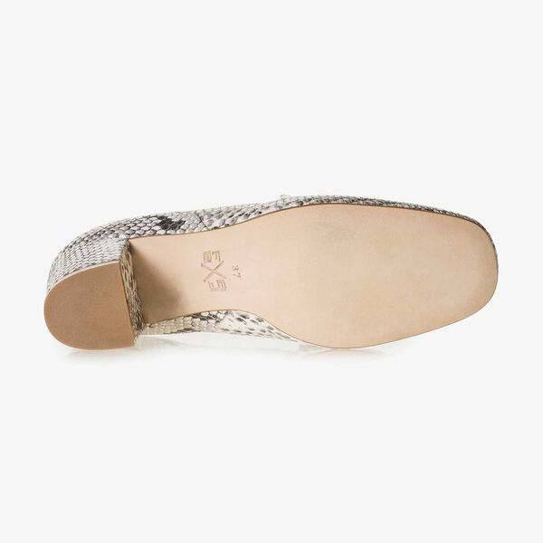 Witte leren pump met snakeprint