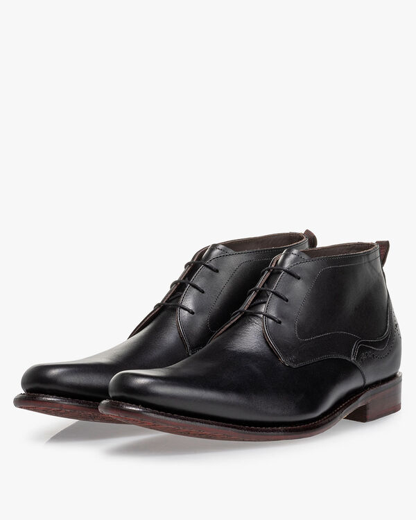 Lace boot calf leather black