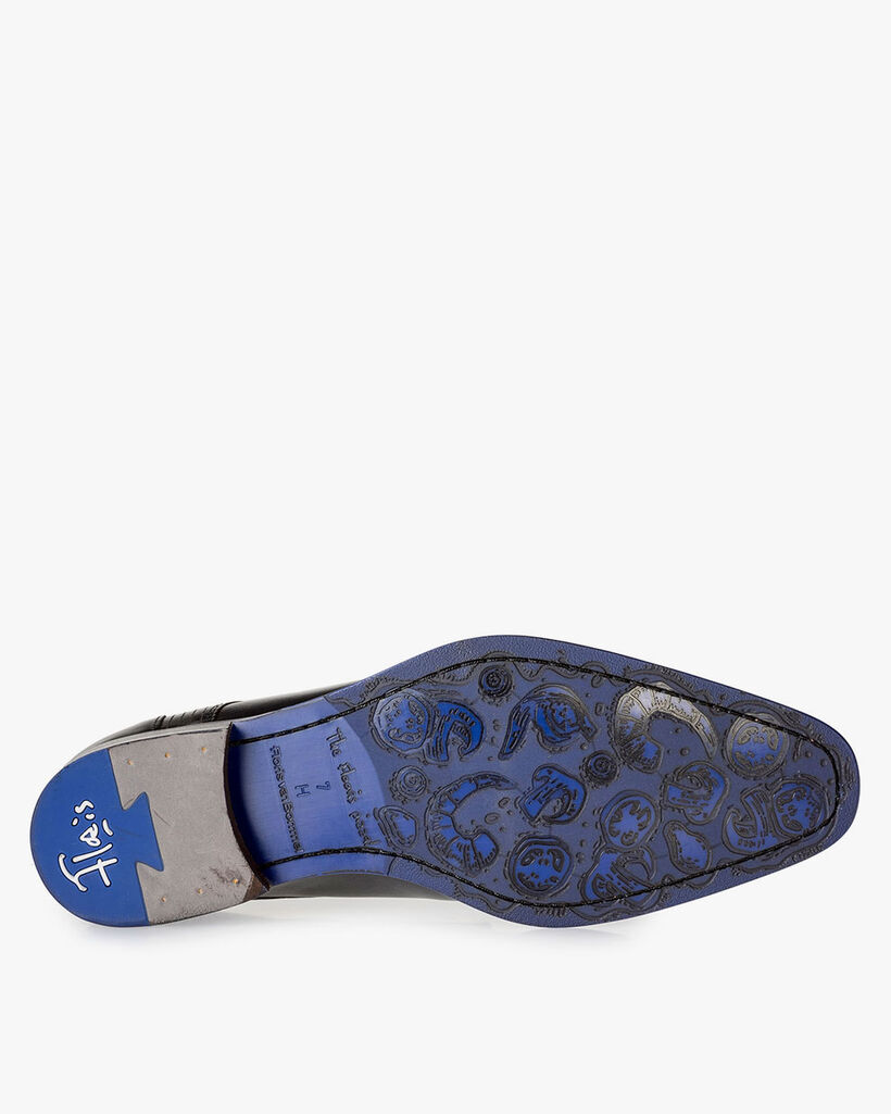 Black calf leather lace shoe