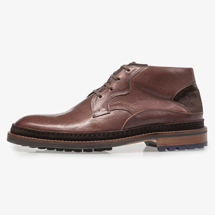 Roodbruine kalfsleren veterboot