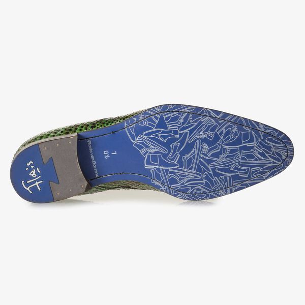 Groene lakleren veterschoen met snakeprint