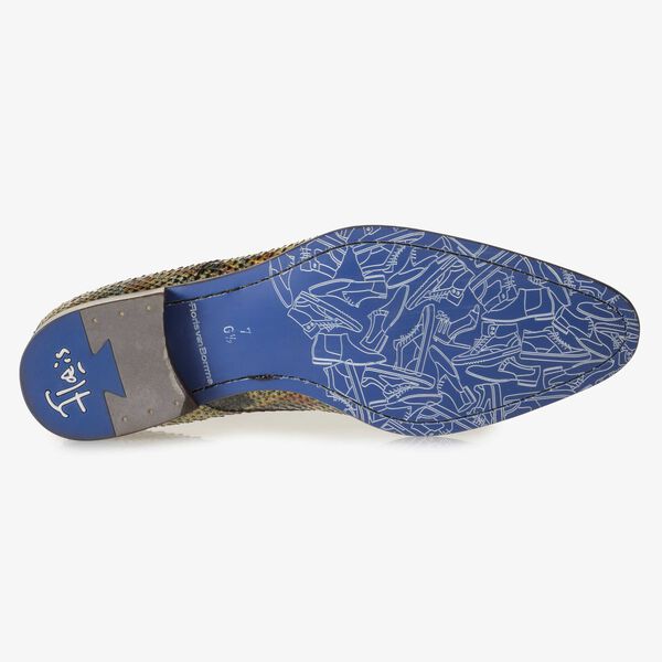Geel/bruine lakleren veterschoen met snakeprint