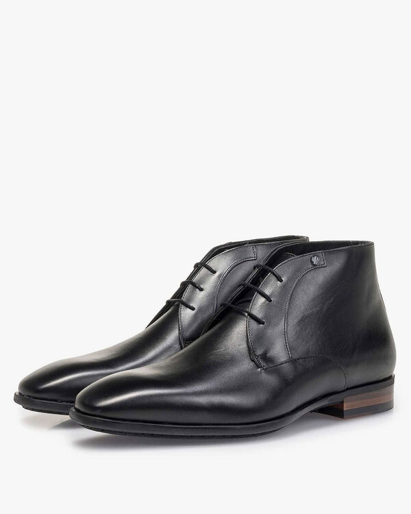 Black leather lace shoe