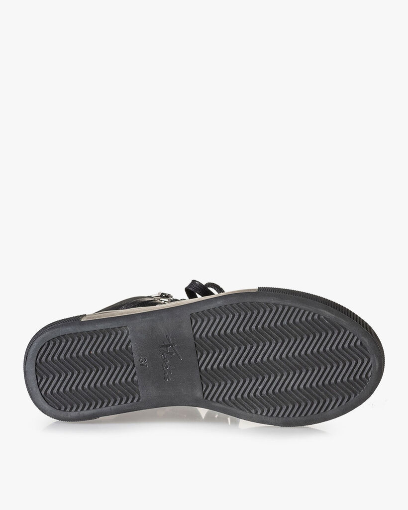 Mid-high sneaker black leather