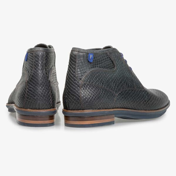 Zwarte leren veterschoen met snakeprint