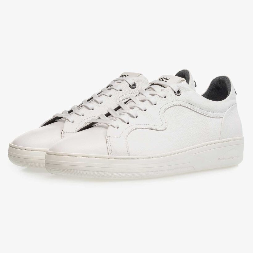 Witte kalfsleren sneaker met lichte structuur