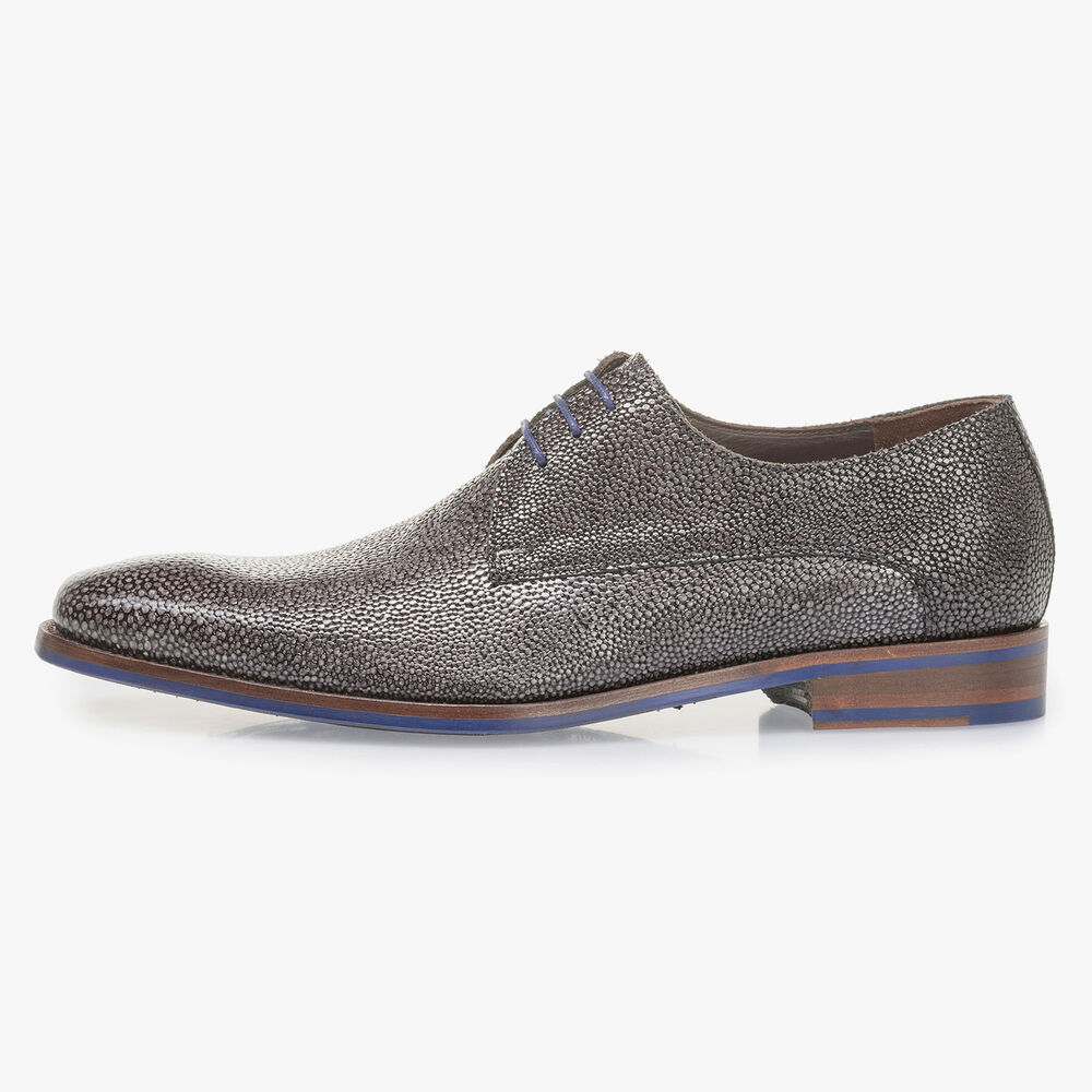 Grijze veterschoen met metallicprint