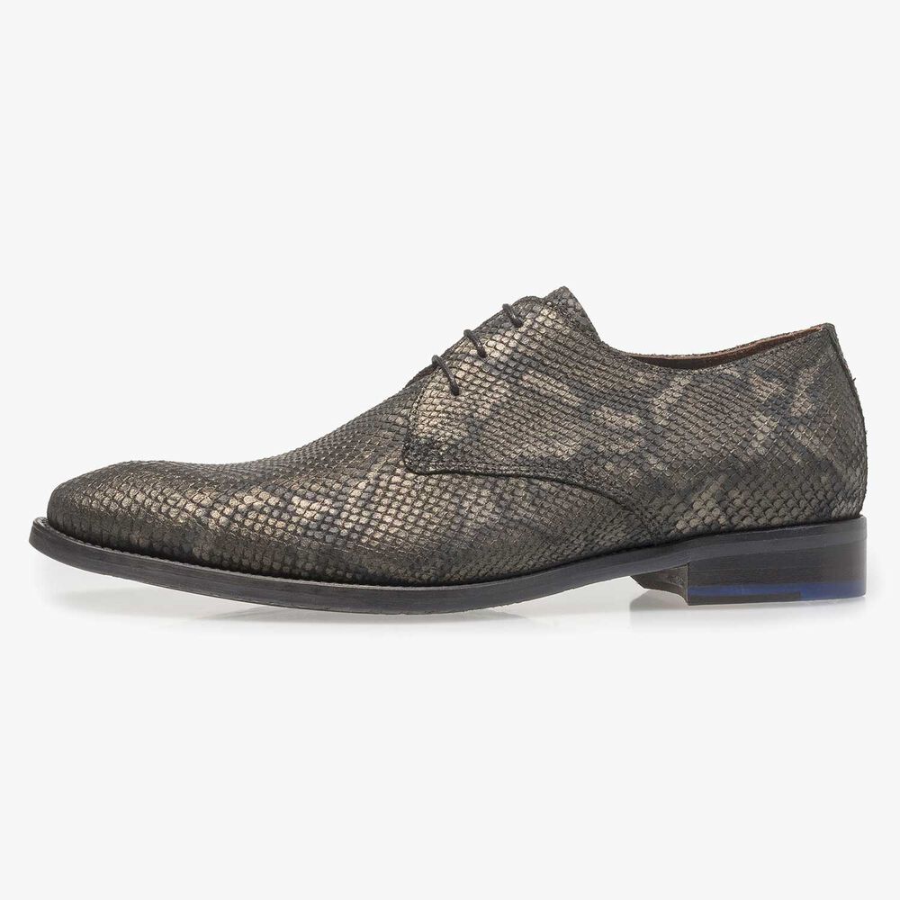 Veterschoen met olijfgroene snakeprint