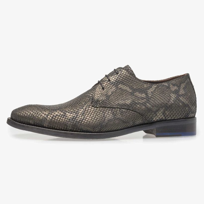 Veterschoen met olijfgroene snakeprint