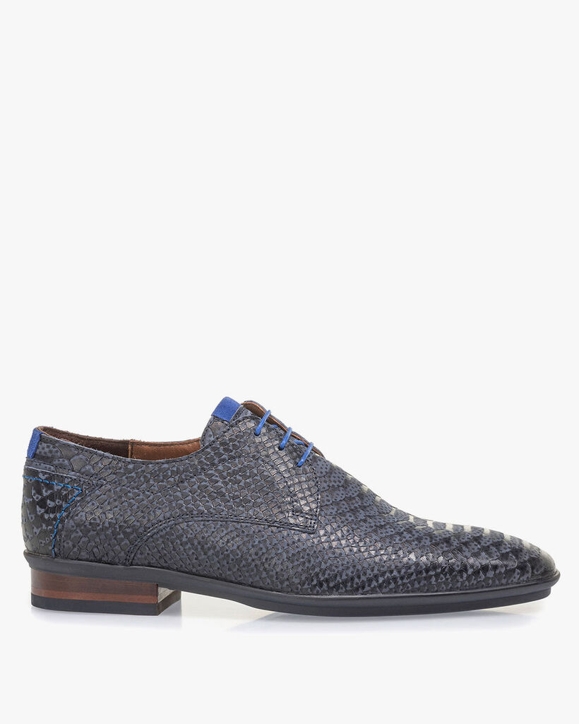 Donkerblauwe nubuckleren veterschoen met snakeprint