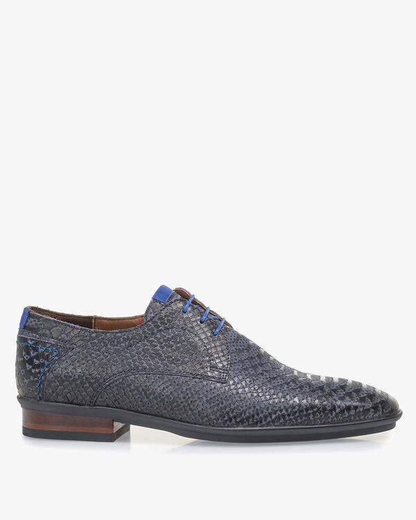 Donkerblauwe nubuckleren veterschoen met snakeprint