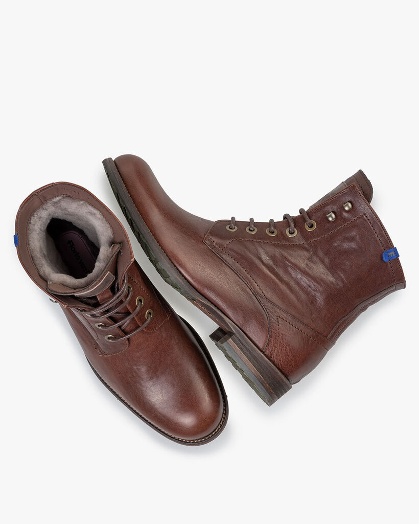 Lambskin lined lace boot cognac