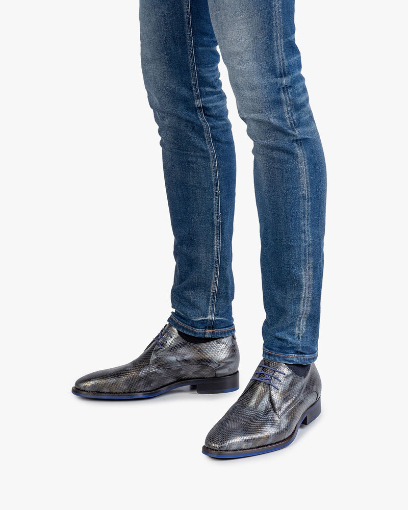 Veterschoen metallic grijs