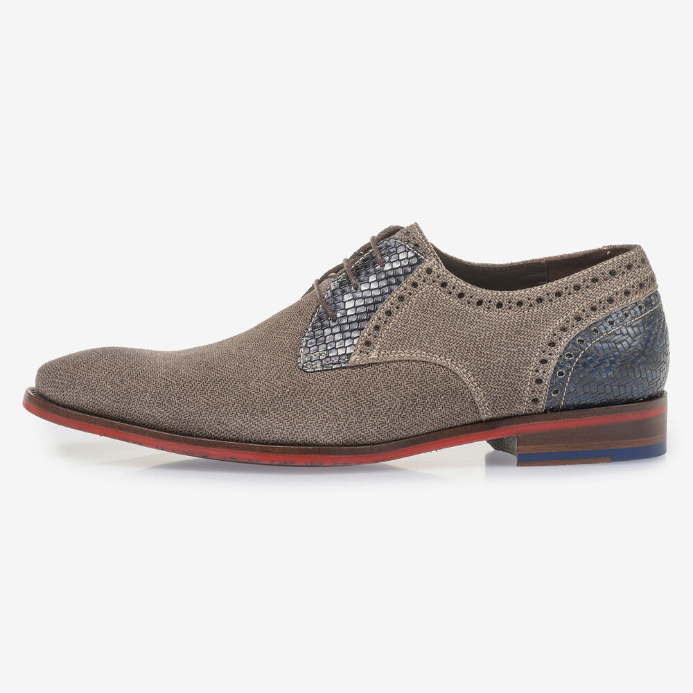 Beige su&egrave;de veterschoen met blauwe print