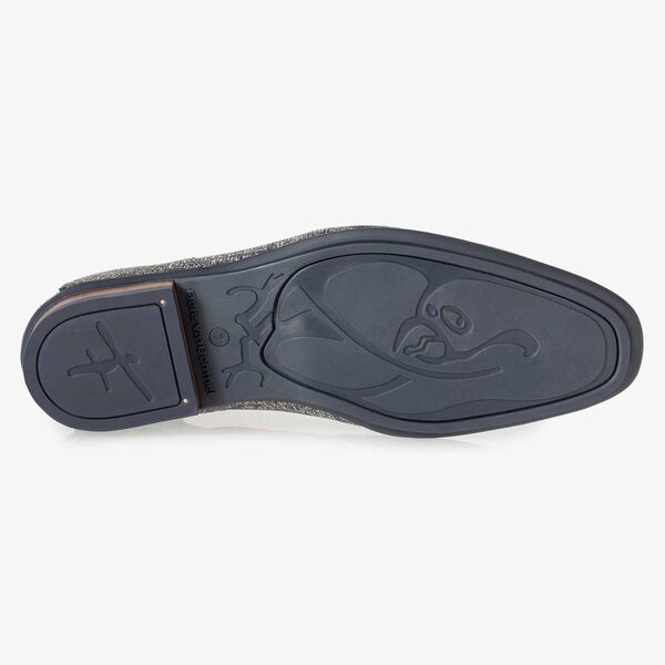 Grey leather lace shoe with print