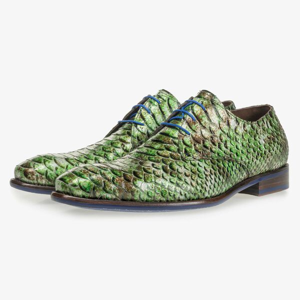 Groene lakleren veterschoen met snakeprint