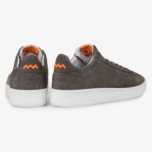 Donkergrijze nubuckleren sneaker