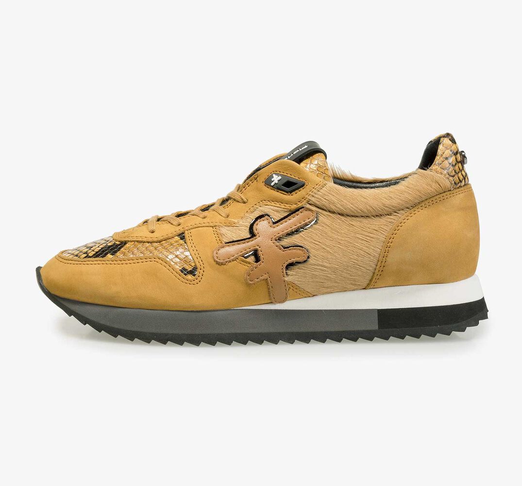 Okergele leren sneaker met ponyhair